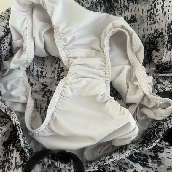 Victoria’s Secret Pink Ultimate shorts - Picture 4 of 7